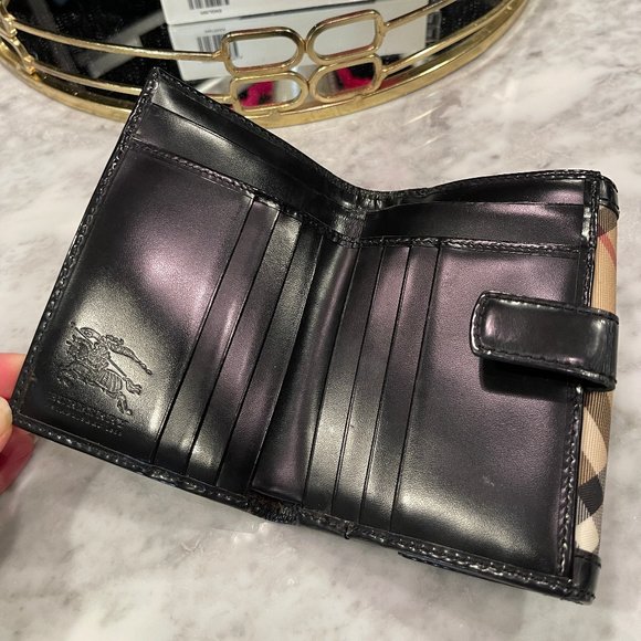 Burberry Vintage Check Wallet
Will be happy you got this nice wallet - Picture 3 of 7